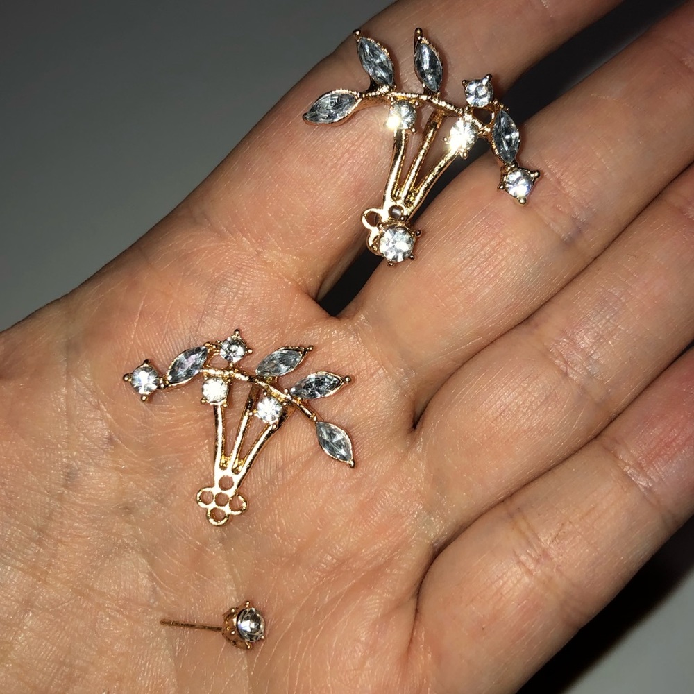 2 Piece Floral Vine Earlobe Hugging Earrings - Picture 2 of 3